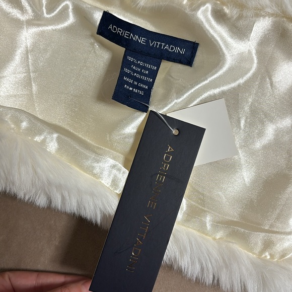 Bundle Faux Fur scarf 🧣& Trapper Hat -Ivory - Picture 15 of 17